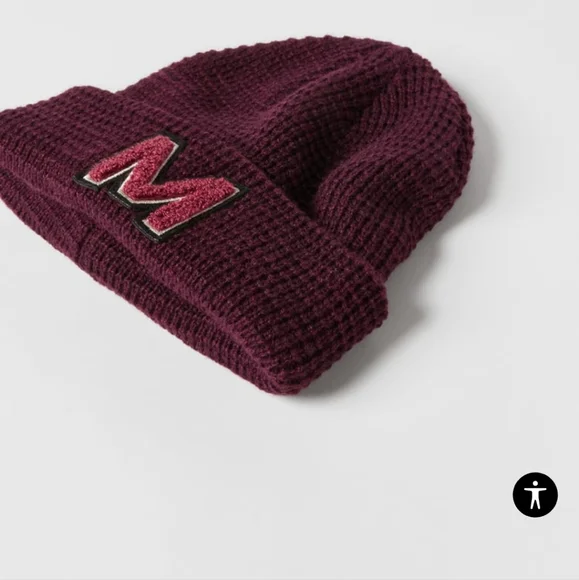 ❌️SOLD❌️KIDS/ INITIAL KNIT HAT BURGUNDY SIZE 6-9 YEARS - Picture 2 of 6